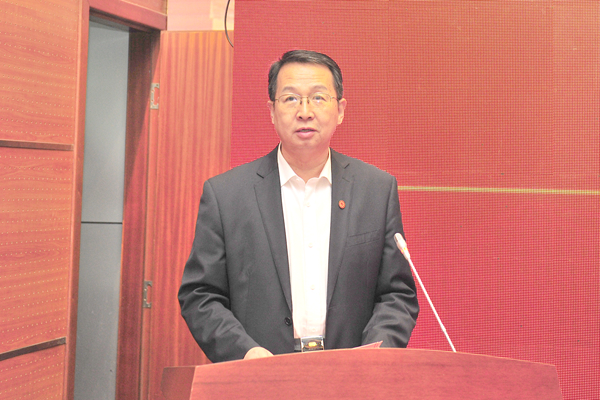 副校长葛国文主持闭幕式